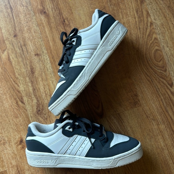 adidas Shoes - ADIDAS shoes | women’s sz 7.5